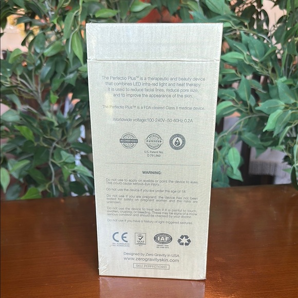Perfectio Limited Edition  Zero Gravity LED Infra-red Light Anti Wrinkle Device - Picture 5 of 11